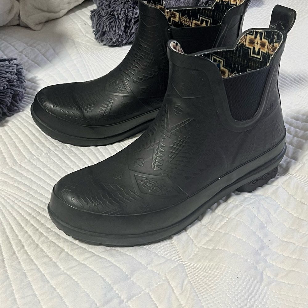 Pendleton Embossed Chelsea Rain Boots (Size 7) - Picture 11 of 16